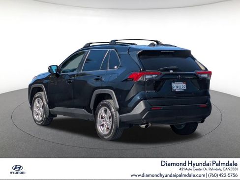 Used 2022 Toyota RAV4 XLE w/ Convenience Package FWD image 5