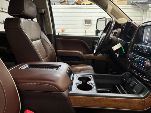 Used 2019 Chevrolet Silverado 2500 High Country w/ Duramax Plus Package AWD/4WD image 25