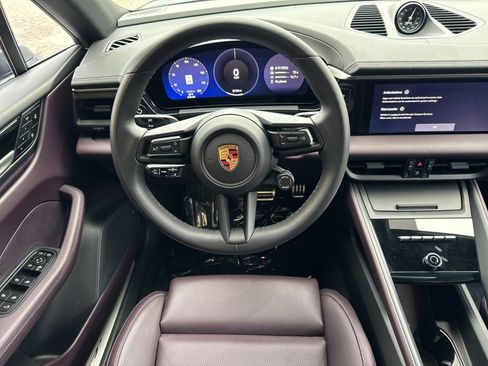 Certified 2025 Porsche Macan 4S Electric AWD/4WD image 16
