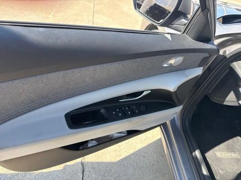 Certified 2024 Hyundai Elantra Limited FWD image 16