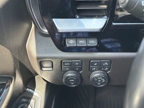 Used 2024 Chevrolet Silverado 1500 LTZ AWD/4WD image 39