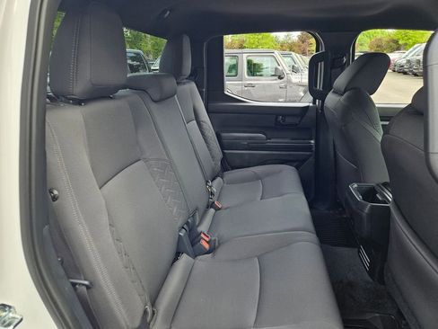 Used 2025 Toyota Tacoma SR5 AWD/4WD image 15