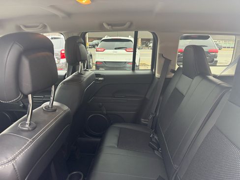 Used 2017 Jeep Patriot Sport image 32