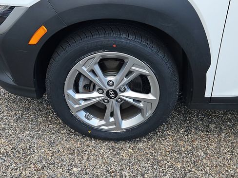 Used 2023 Hyundai Kona SEL AWD/4WD image 7