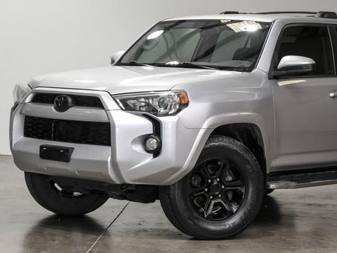 Used 2019 Toyota 4Runner SR5 AWD/4WD image 6