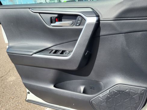 Used 2021 Toyota RAV4 Limited image 14