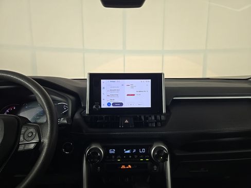 Used 2025 Toyota RAV4 XLE FWD image 10