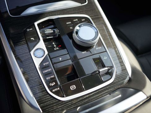 Used 2025 BMW X7 M60i image 28