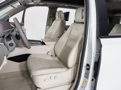 Used 2023 Cadillac Escalade Sport Platinum w/ Heavy-Duty Trailer Package AWD/4WD image 6