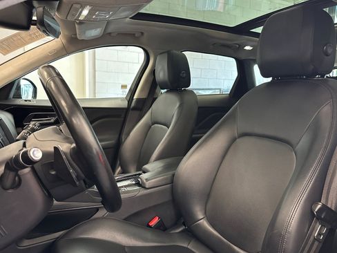 Used 2019 Jaguar F-PACE Premium image 6