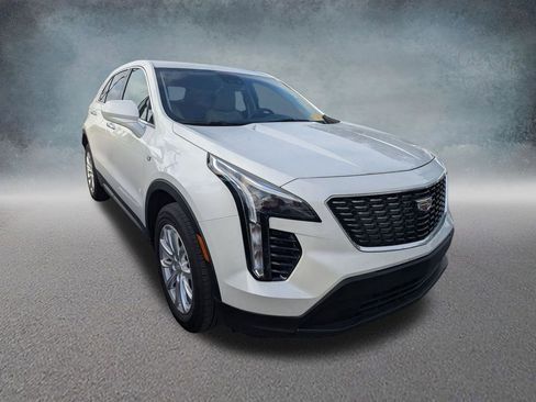 Certified 2023 Cadillac XT4 Luxury w/ Cold Weather Package FWD image 13