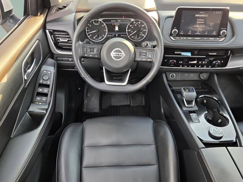 Used 2021 Nissan Rogue SV w/ Premium Package AWD/4WD image 11