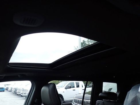 New 2025 Jeep Grand Cherokee L Altitude image 18