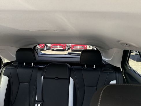 Certified 2025 Buick Envision Sport Touring image 11