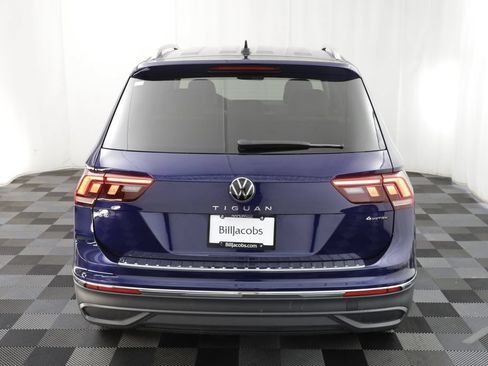 Used 2024 Volkswagen Tiguan SE AWD/4WD image 16