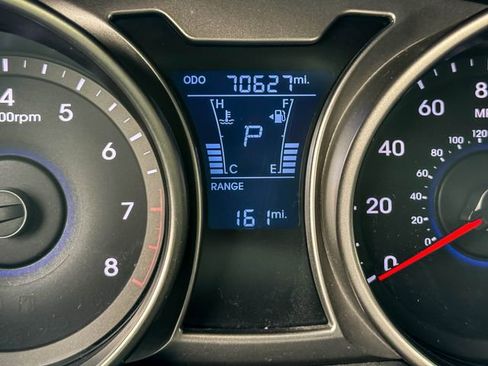 Used 2016 Hyundai Veloster FWD image 31