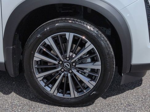 New 2026 Nissan Pathfinder Platinum image 12