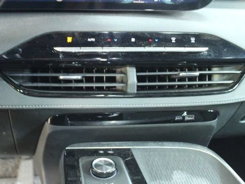 Used 2025 Buick Enclave Preferred w/ LPO, Floor Liner Package FWD image 21
