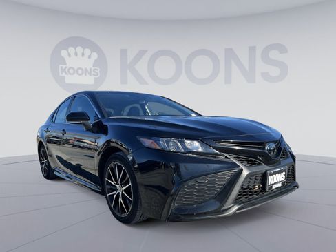 Used 2023 Toyota Camry SE image 10