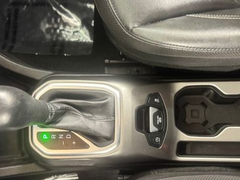 Used 2020 Jeep Renegade Limited AWD/4WD image 28