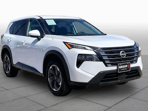 Used 2025 Nissan Rogue SV FWD image 3