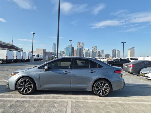 Used 2021 Toyota Corolla SE FWD image 2