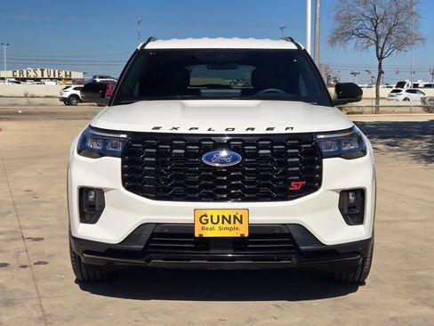 Used 2025 Ford Explorer ST image 8