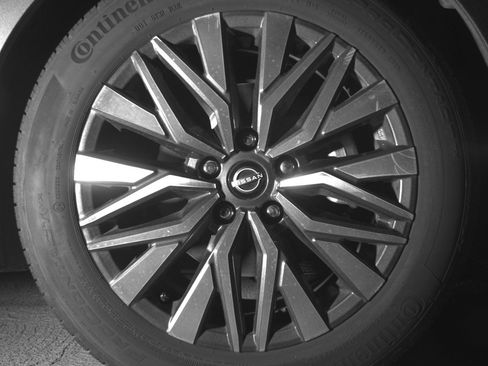 Used 2025 Nissan Altima 2.5 SV FWD image 13