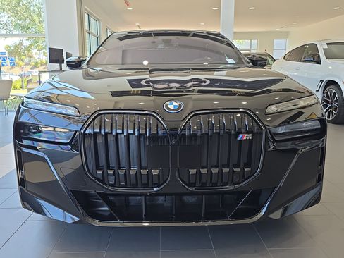 New 2025 BMW i7 M70 w/ Executive Package image 3