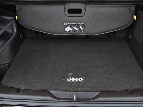 Used 2018 Jeep Cherokee Overland w/ Heavy Duty Protection Group image 10