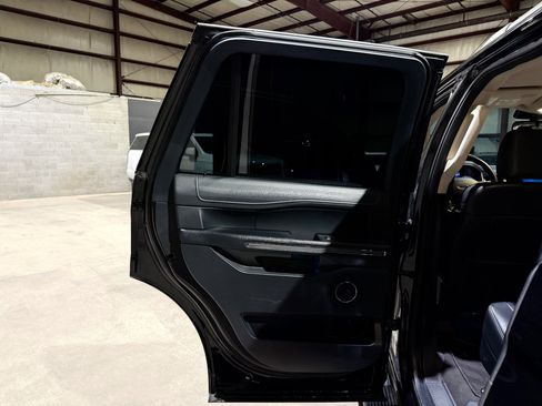 Used 2024 Ford Expedition XLT RWD image 15