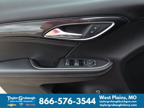 Used 2022 Buick Envision Preferred FWD image 13