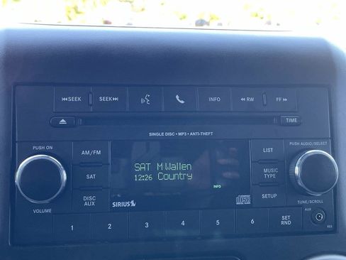 Used 2017 Jeep Wrangler Unlimited Sahara w/ Connectivity Group AWD/4WD image 21
