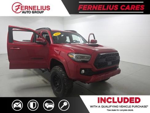 Used 2022 Toyota Tacoma TRD Sport w/ TRD Premium Sport Package AWD/4WD image 9