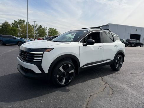 Used 2026 Nissan Kicks SR w/ Cold Weather Package AWD/4WD image 3