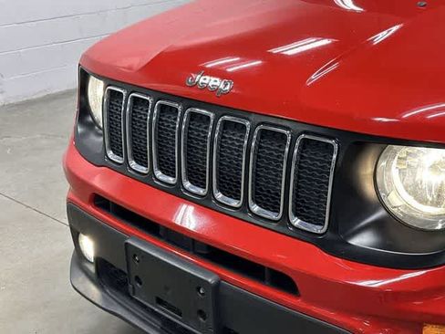 Used 2019 Jeep Renegade Latitude FWD image 29