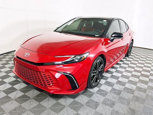 Used 2025 Toyota Camry XSE FWD image 7