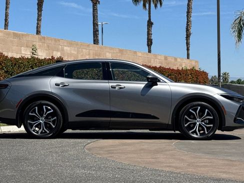 Used 2025 Toyota Crown XLE w/ Carpet Mat Package (TMS) image 3