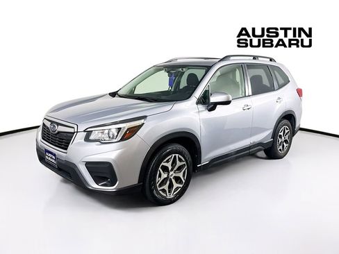 Used 2020 Subaru Forester Premium AWD/4WD image 3