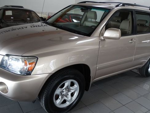 Used 2005 Toyota Highlander image 2