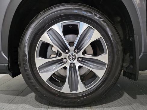 Used 2024 Toyota Highlander XLE image 23