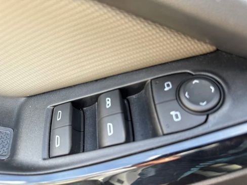 Used 2025 Chevrolet Equinox LT w/ Convenience Package II image 16