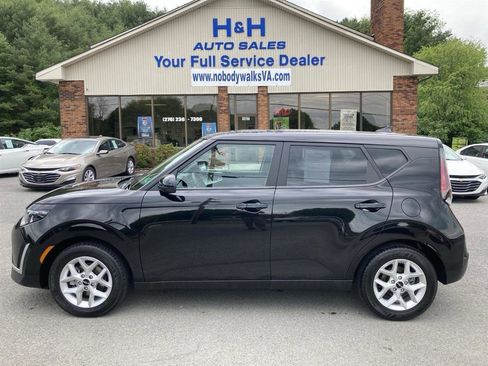 Used 2024 Kia Soul LX w/ Option Group 015 FWD image 8