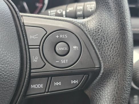 Used 2025 Toyota RAV4 XLE AWD/4WD image 31