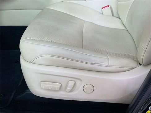 Used 2020 Lexus GX 460 Premium w/ Premium Package image 9