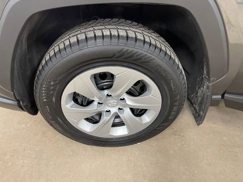 Used 2021 Toyota RAV4 LE image 25