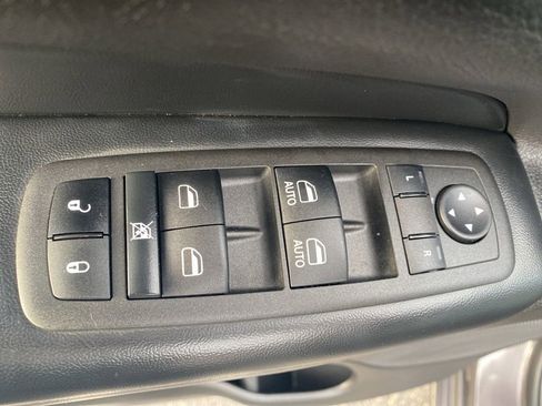 Used 2021 Jeep Grand Cherokee Laredo X image 11