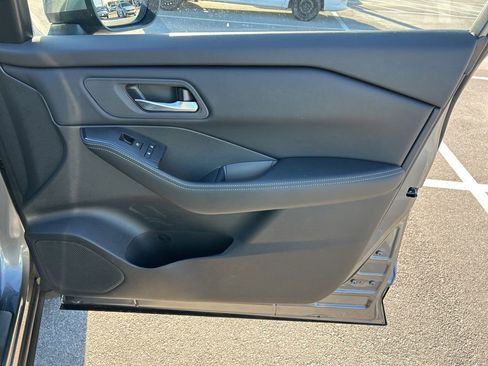 Certified 2025 Nissan Rogue SV image 42