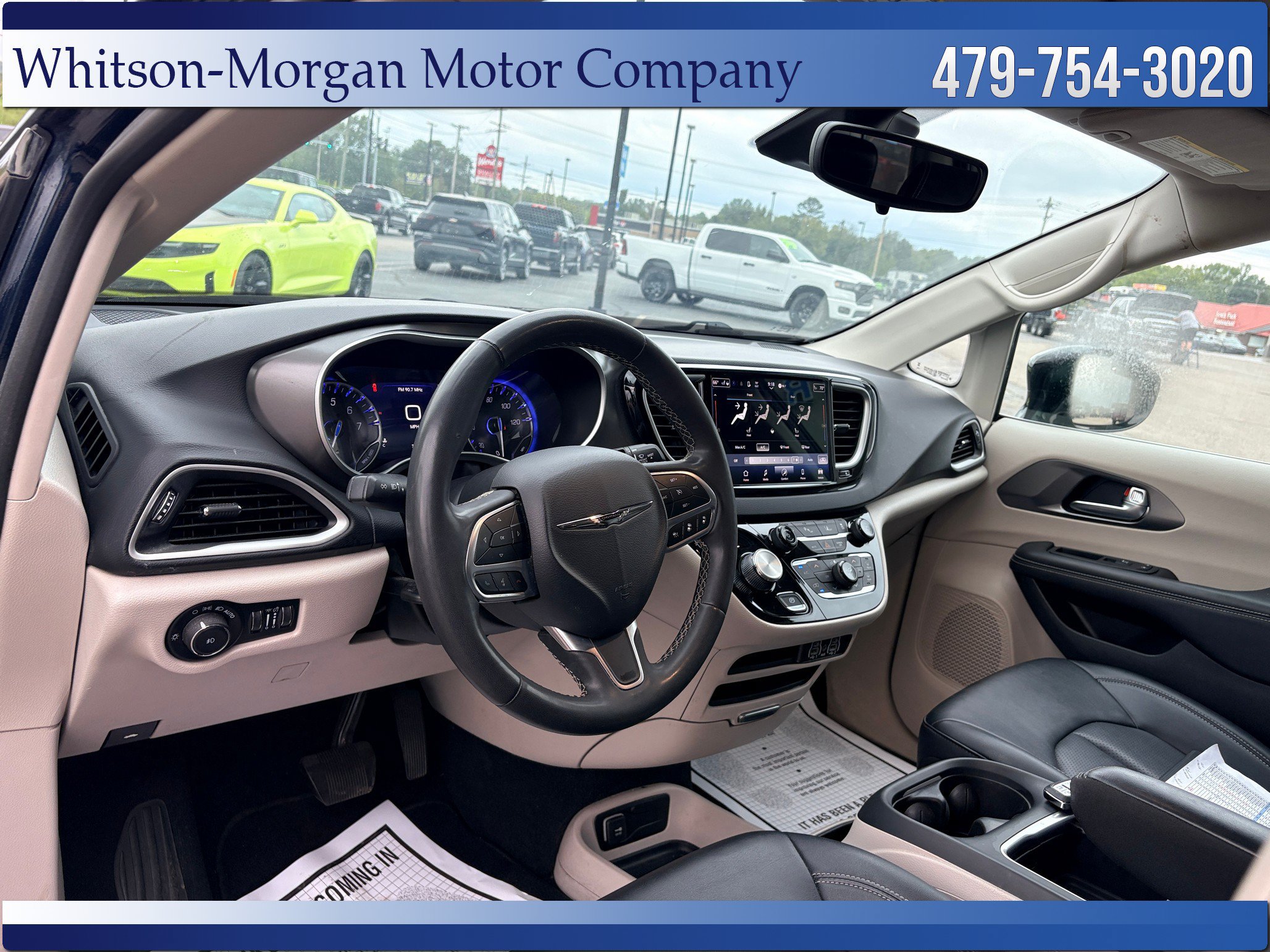 Used 2024 Chrysler Pacifica Touring-L FWD image 10