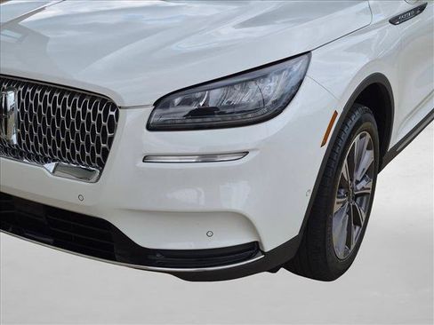 Used 2022 Lincoln Corsair Reserve w/ Equipment Group 201A FWD image 9